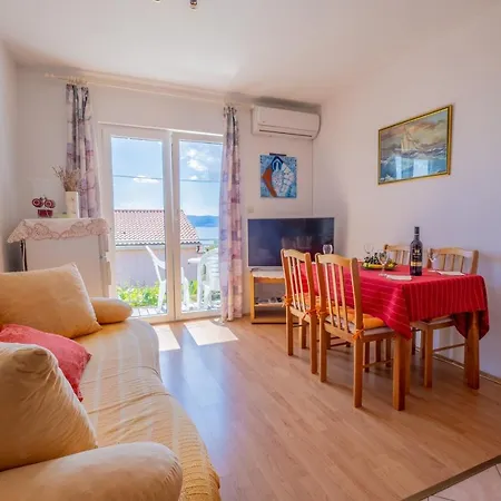 Cozy With Sea View Apartman